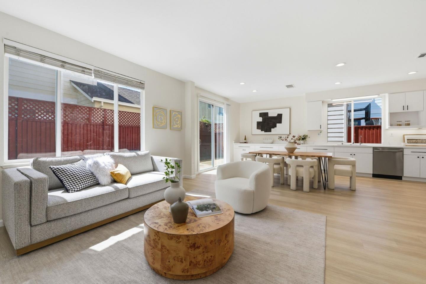 Front Image Thumbnail for ML82040414