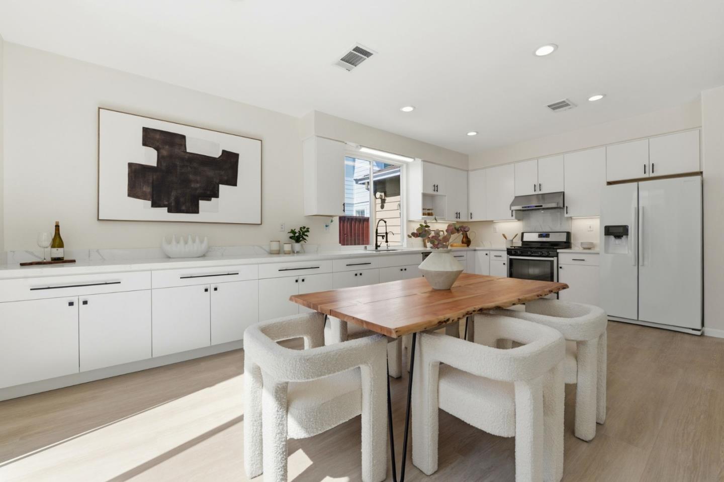 Detail Gallery Image 13 of 41 For 950 Mouton Cir, East Palo Alto,  CA 94303 - 4 Beds | 2/1 Baths