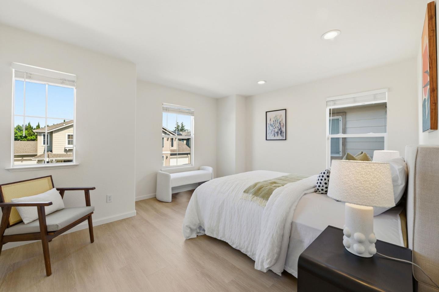 Detail Gallery Image 15 of 41 For 950 Mouton Cir, East Palo Alto,  CA 94303 - 4 Beds | 2/1 Baths