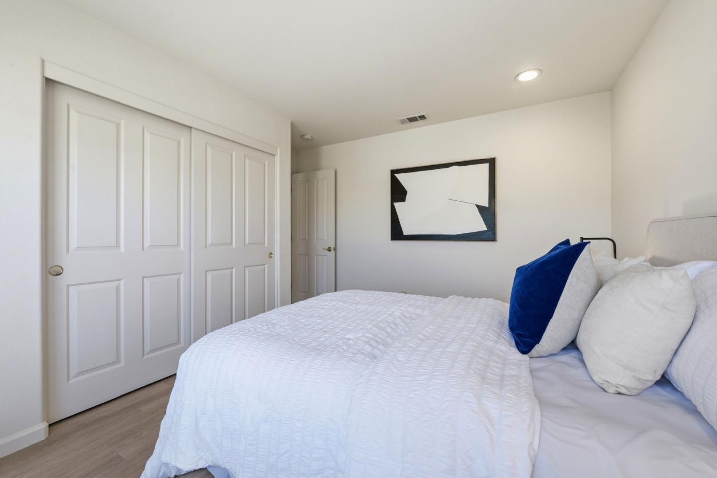 Detail Gallery Image 19 of 41 For 950 Mouton Cir, East Palo Alto,  CA 94303 - 4 Beds | 2/1 Baths
