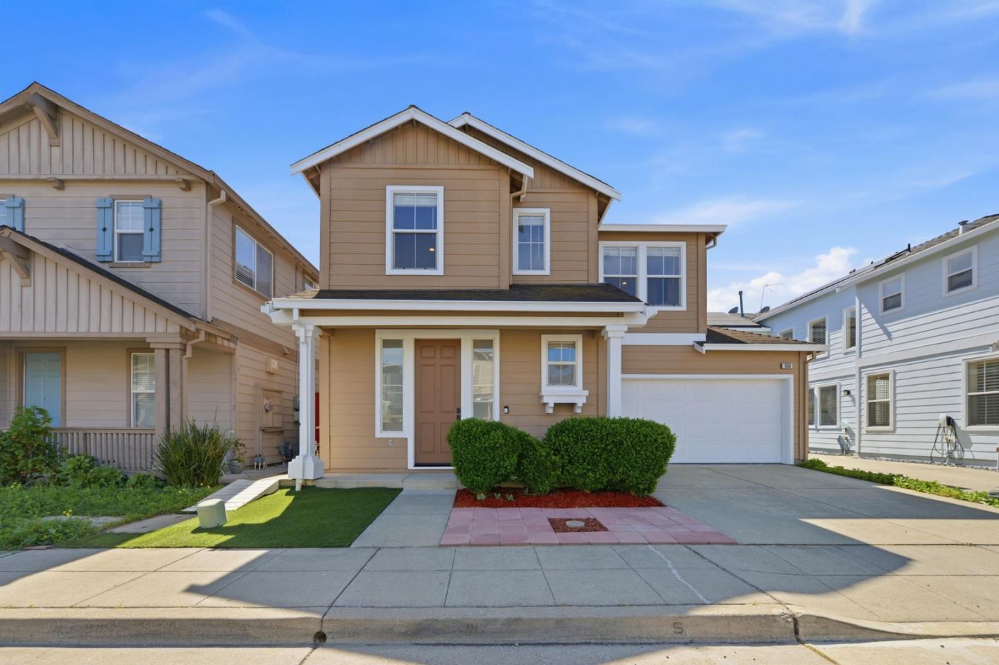 Detail Gallery Image 2 of 41 For 950 Mouton Cir, East Palo Alto,  CA 94303 - 4 Beds | 2/1 Baths