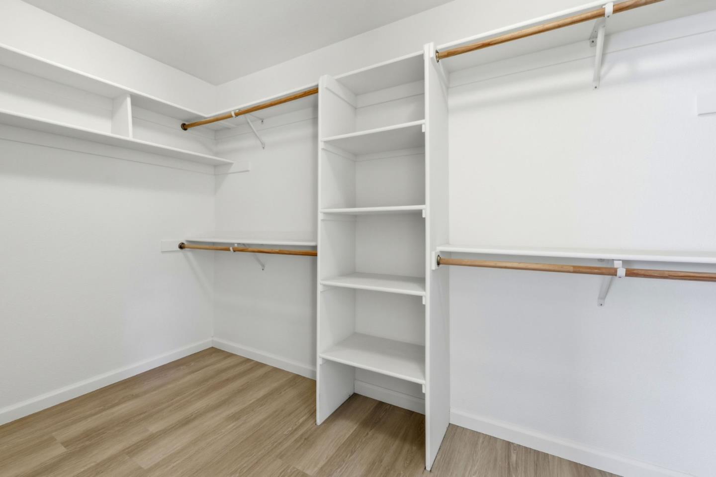 Detail Gallery Image 24 of 41 For 950 Mouton Cir, East Palo Alto,  CA 94303 - 4 Beds | 2/1 Baths