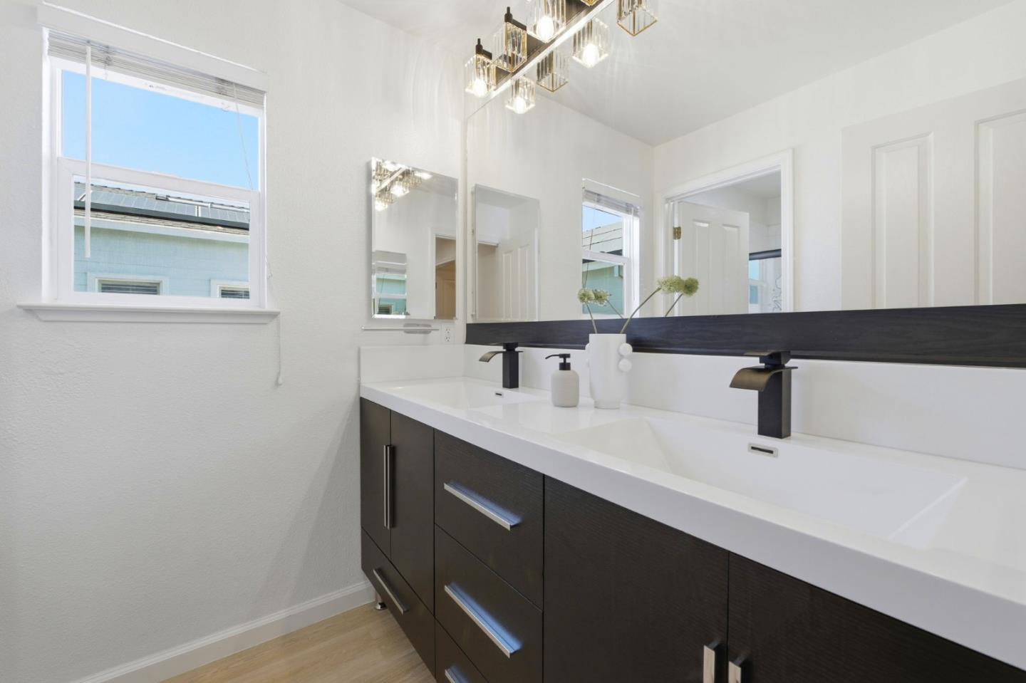 Detail Gallery Image 26 of 41 For 950 Mouton Cir, East Palo Alto,  CA 94303 - 4 Beds | 2/1 Baths