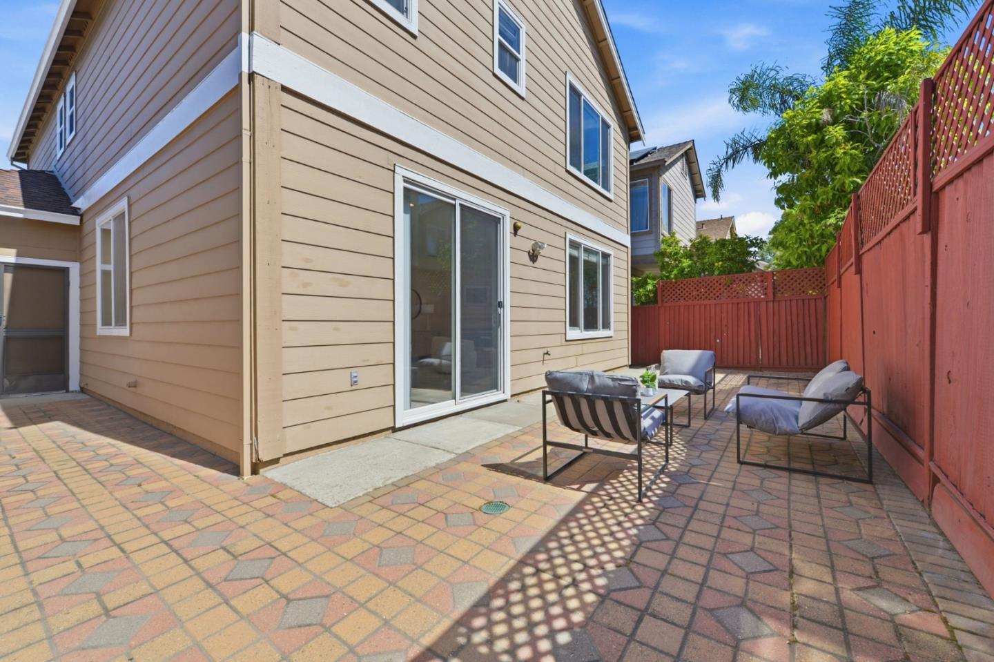 Detail Gallery Image 32 of 41 For 950 Mouton Cir, East Palo Alto,  CA 94303 - 4 Beds | 2/1 Baths