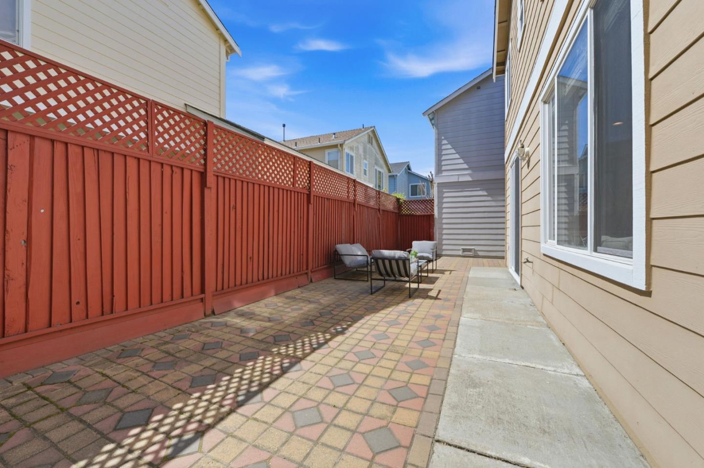 Detail Gallery Image 33 of 41 For 950 Mouton Cir, East Palo Alto,  CA 94303 - 4 Beds | 2/1 Baths