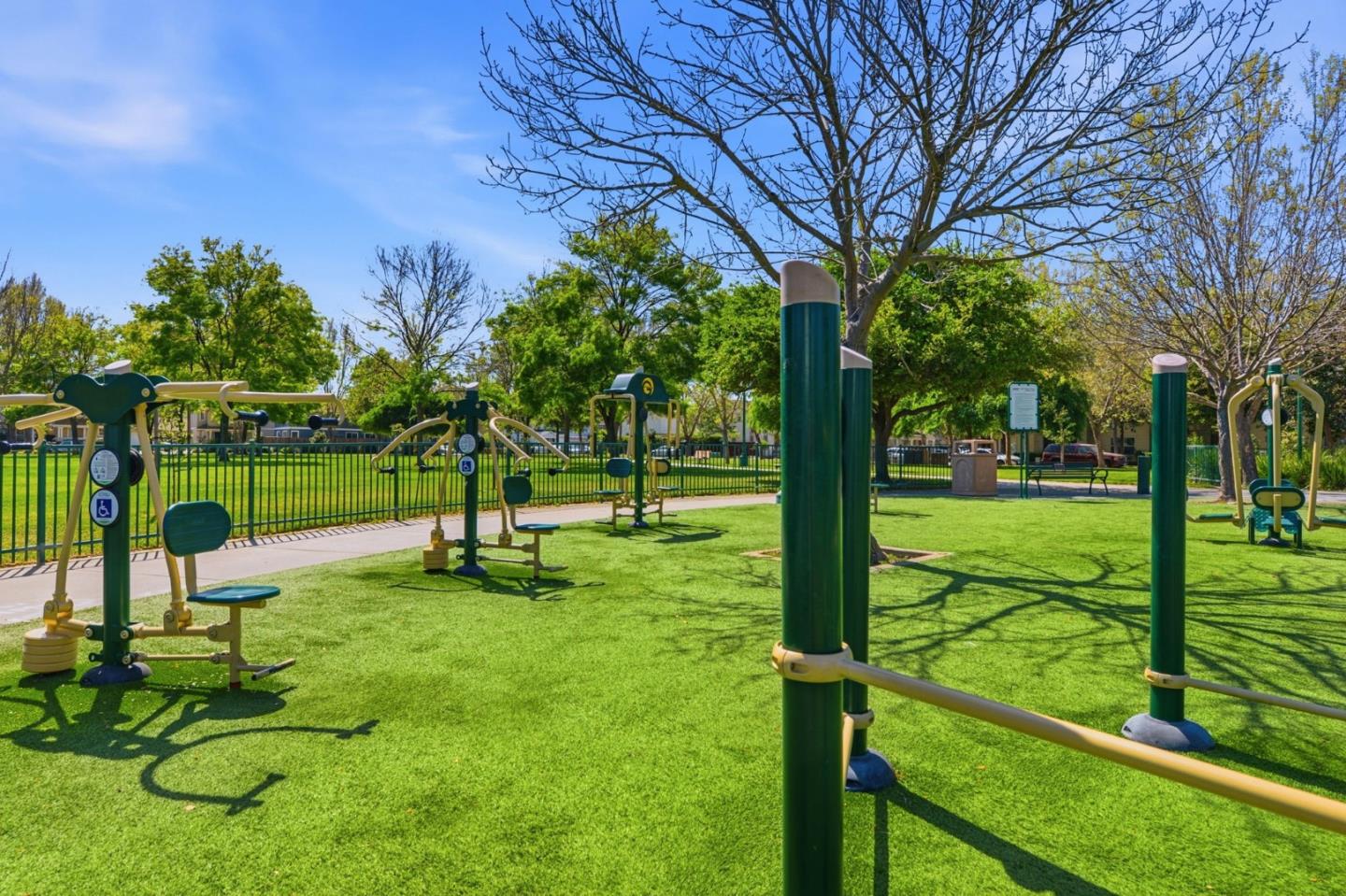 Detail Gallery Image 35 of 41 For 950 Mouton Cir, East Palo Alto,  CA 94303 - 4 Beds | 2/1 Baths