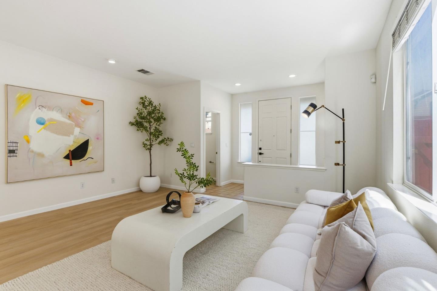 Detail Gallery Image 5 of 41 For 950 Mouton Cir, East Palo Alto,  CA 94303 - 4 Beds | 2/1 Baths