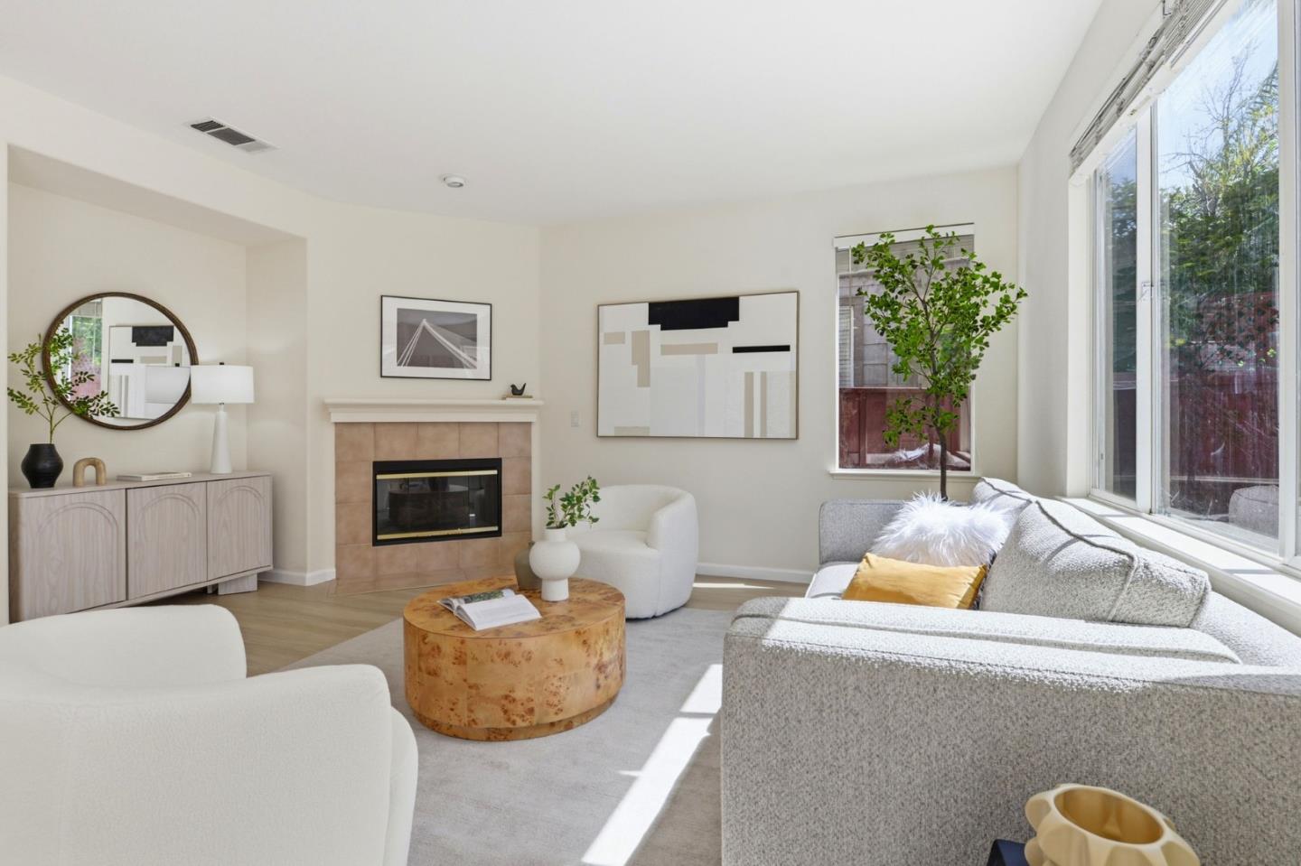 Detail Gallery Image 8 of 41 For 950 Mouton Cir, East Palo Alto,  CA 94303 - 4 Beds | 2/1 Baths