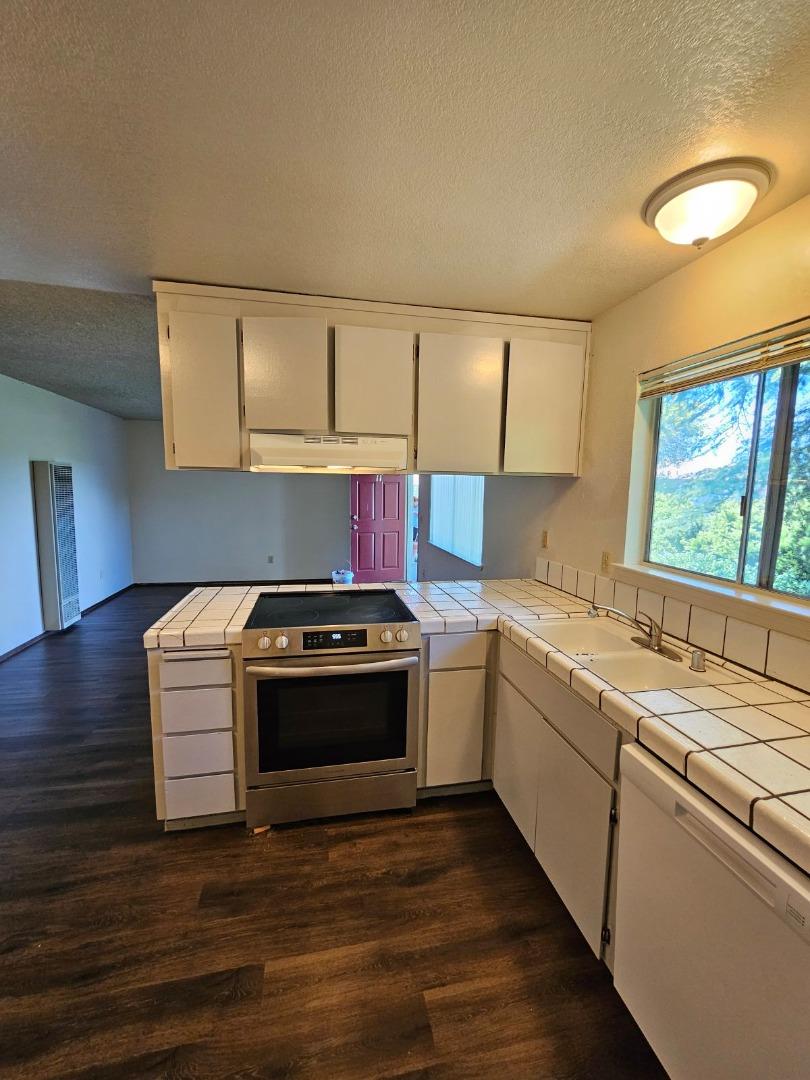 Detail Gallery Image 9 of 18 For Stoney Ct, Gilroy,  CA 95020 - – Beds | – Baths