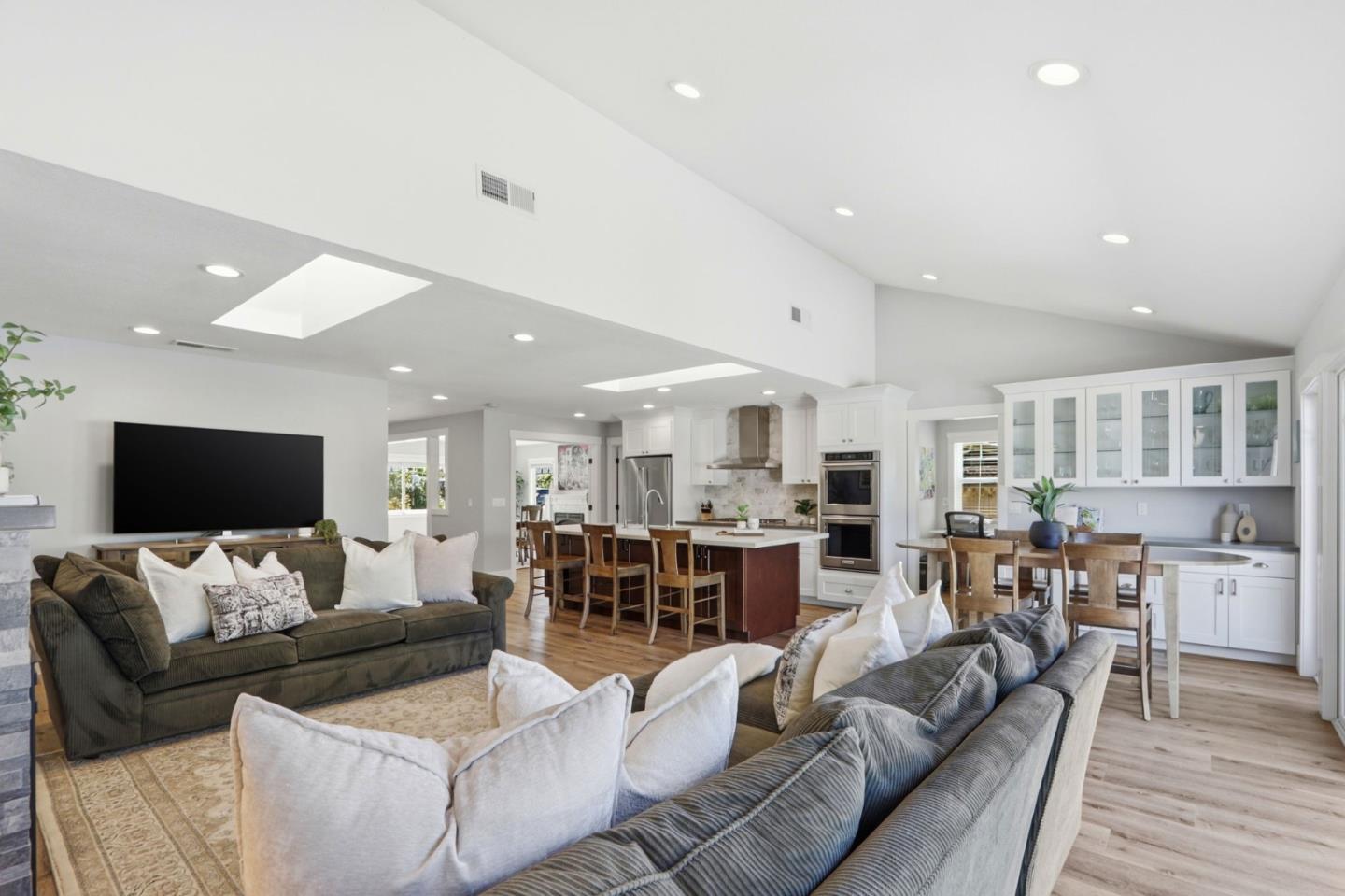 Detail Gallery Image 16 of 106 For 14785 Nelson Way, San Jose,  CA 95124 - 4 Beds | 2/1 Baths