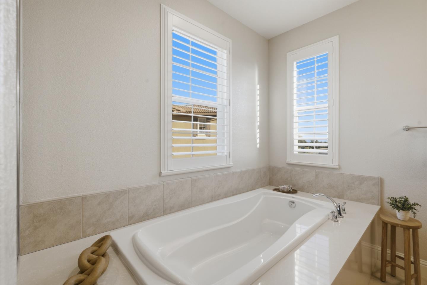 Detail Gallery Image 27 of 45 For 28731 Vista Grande Dr, Hayward,  CA 94544 - 5 Beds | 3 Baths