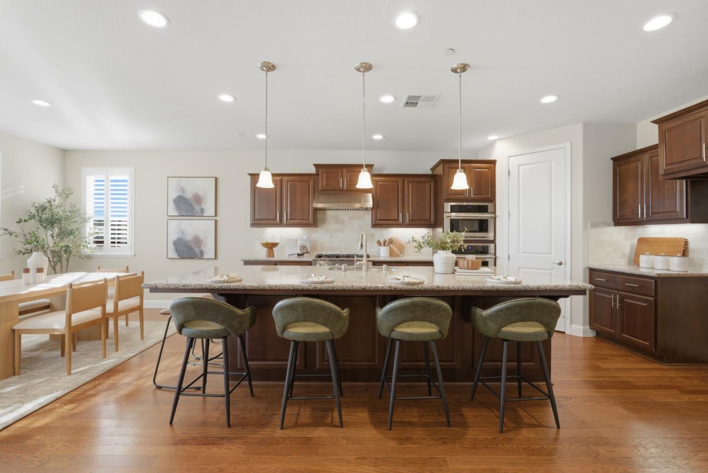 Detail Gallery Image 4 of 45 For 28731 Vista Grande Dr, Hayward,  CA 94544 - 5 Beds | 3 Baths