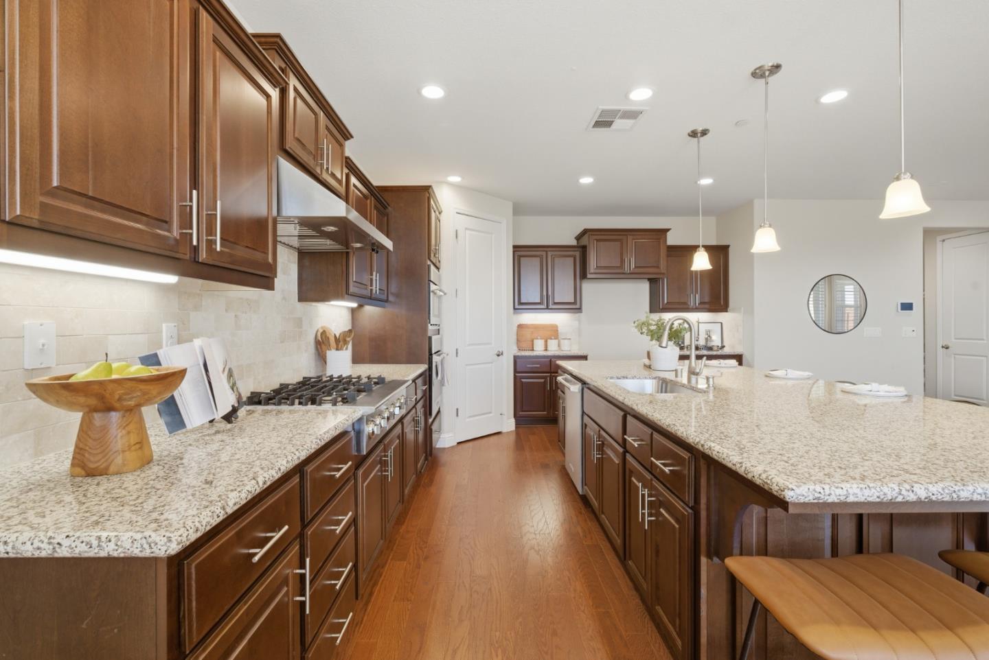 Detail Gallery Image 7 of 45 For 28731 Vista Grande Dr, Hayward,  CA 94544 - 5 Beds | 3 Baths