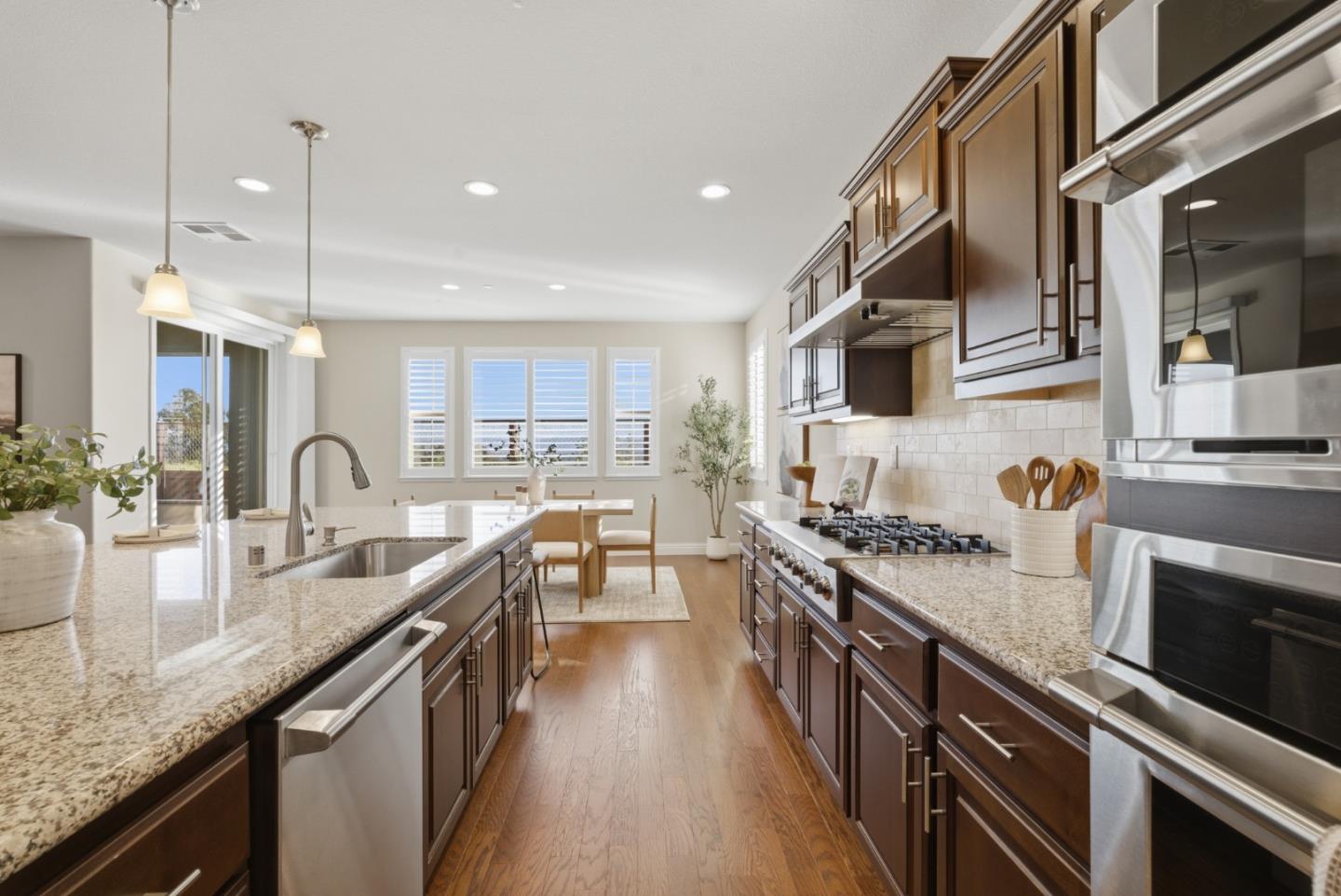 Detail Gallery Image 8 of 45 For 28731 Vista Grande Dr, Hayward,  CA 94544 - 5 Beds | 3 Baths