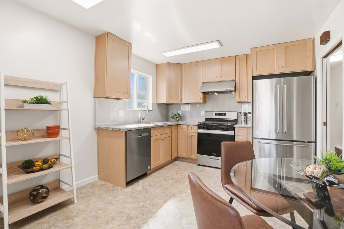 Detail Gallery Image 11 of 45 For 318 Saint Francis Blvd, Daly City,  CA 94015 - 5 Beds | 4 Baths