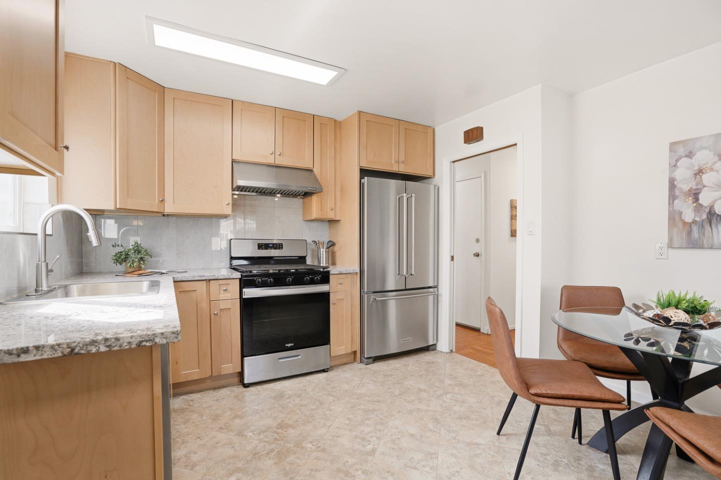 Detail Gallery Image 12 of 45 For 318 Saint Francis Blvd, Daly City,  CA 94015 - 5 Beds | 4 Baths