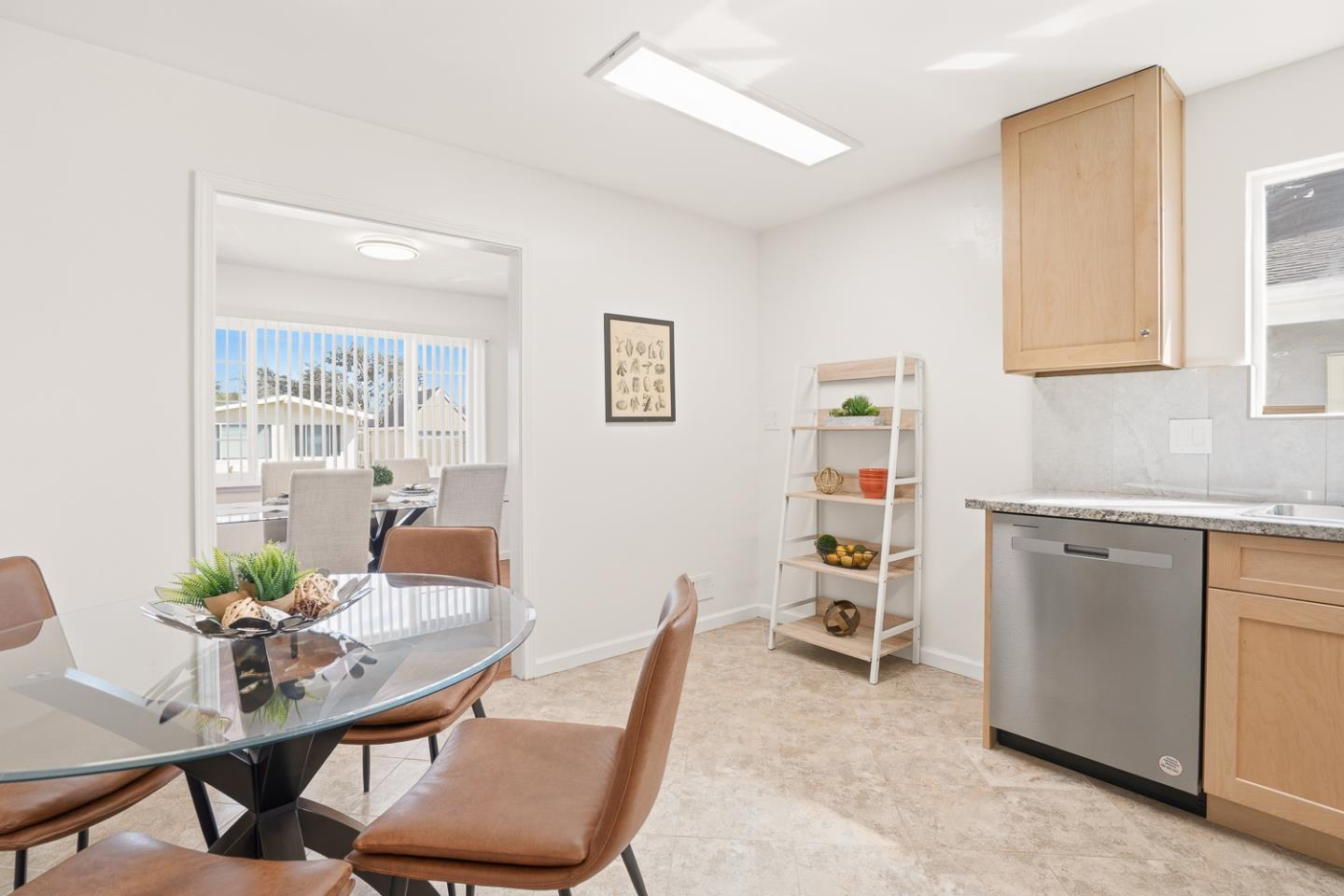 Detail Gallery Image 14 of 45 For 318 Saint Francis Blvd, Daly City,  CA 94015 - 5 Beds | 4 Baths