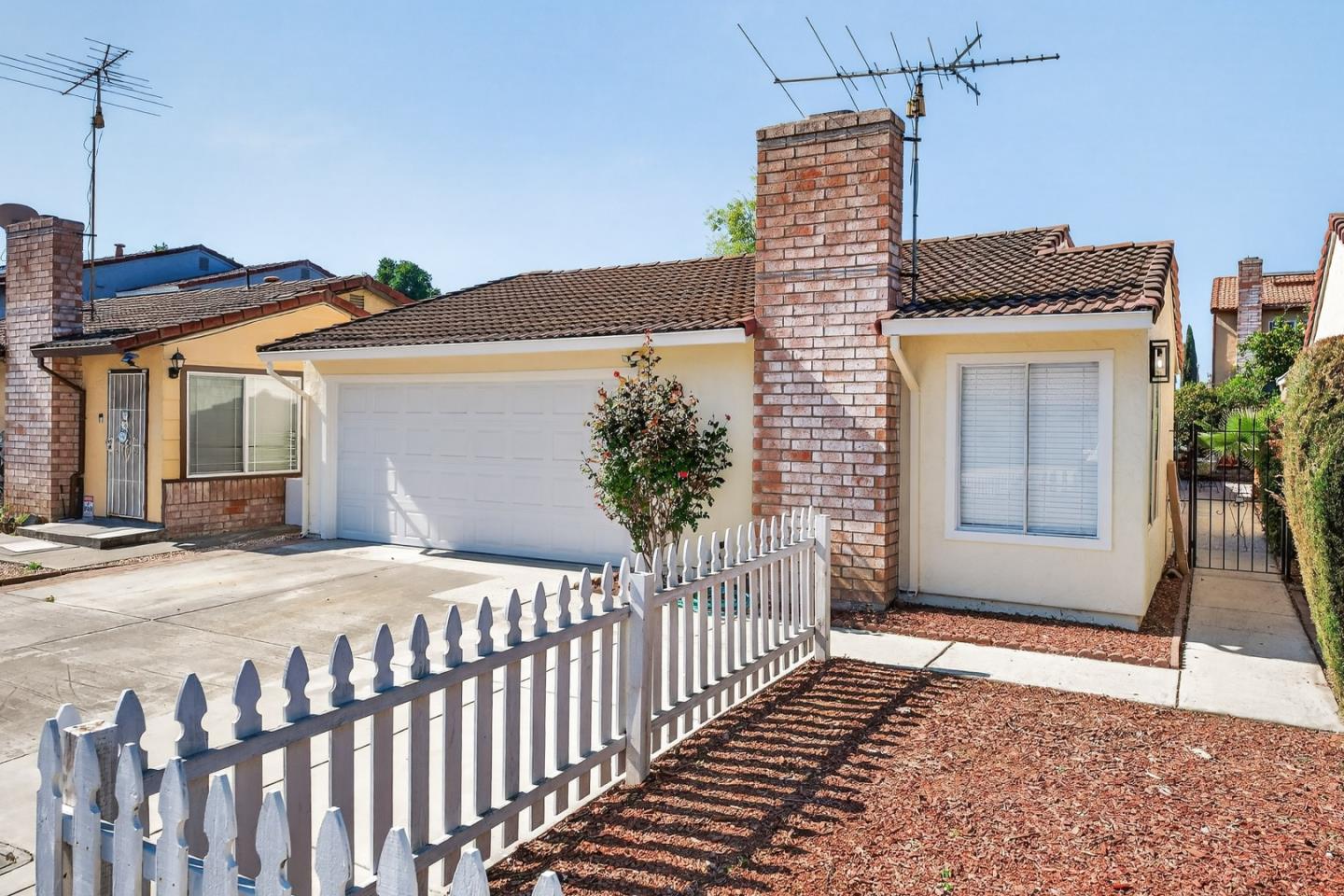 Detail Gallery Image 3 of 27 For 1973 Luby Dr, San Jose,  CA 95133 - 3 Beds | 2 Baths