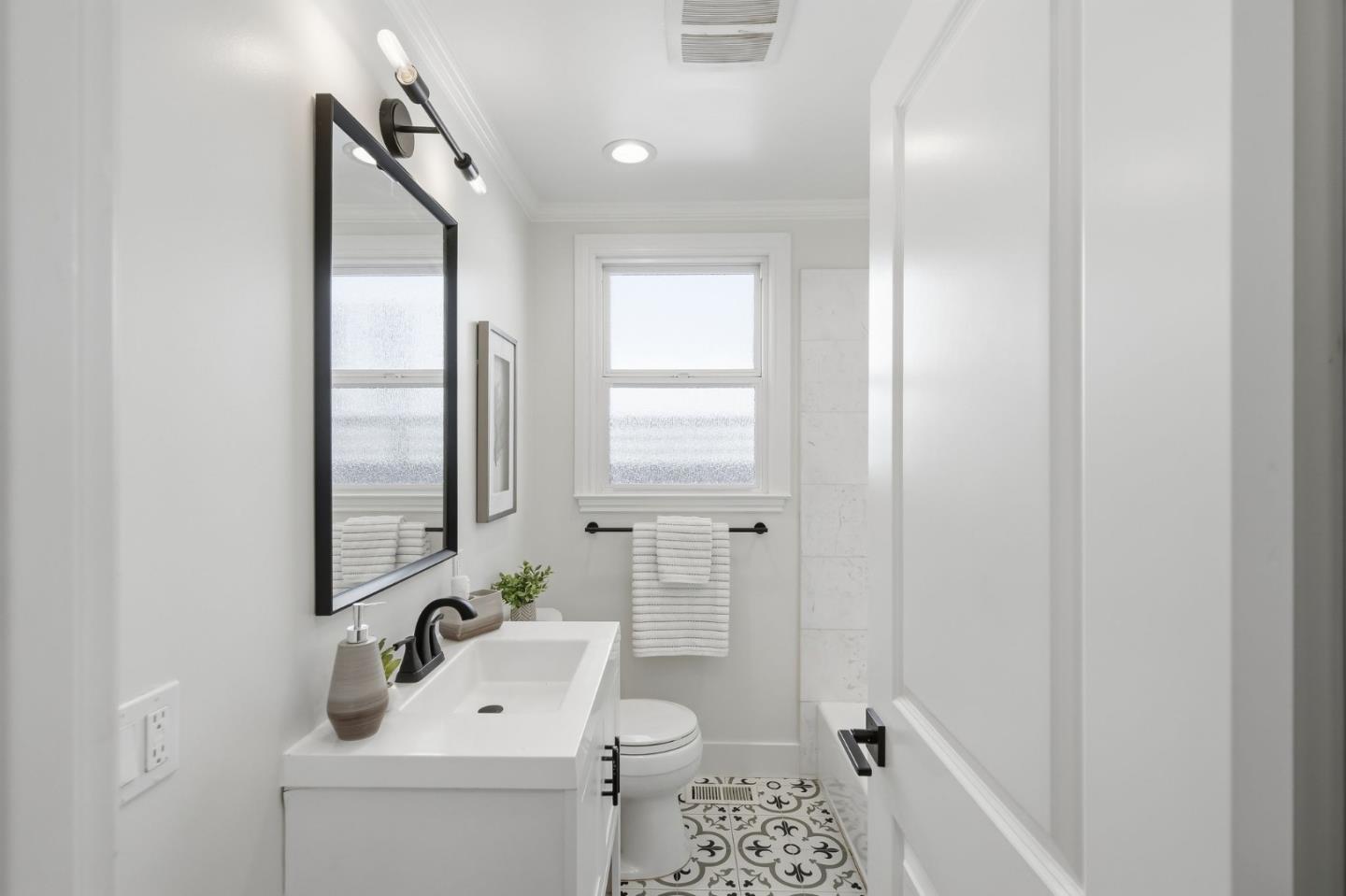 Detail Gallery Image 15 of 20 For 967 Orange Ave, San Carlos,  CA 94070 - 3 Beds | 2 Baths