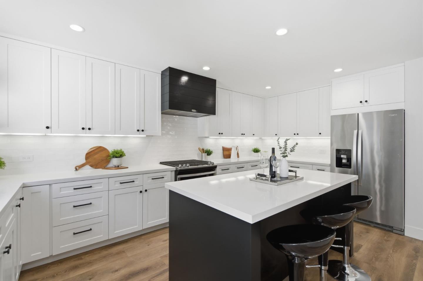 Detail Gallery Image 6 of 20 For 967 Orange Ave, San Carlos,  CA 94070 - 3 Beds | 2 Baths