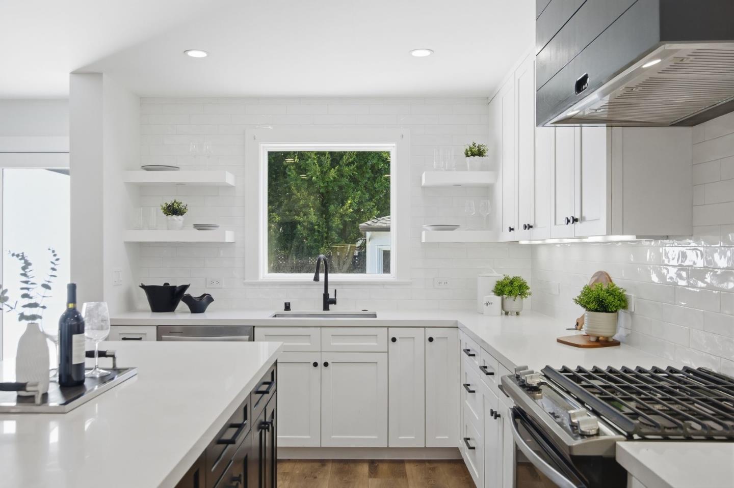 Detail Gallery Image 7 of 20 For 967 Orange Ave, San Carlos,  CA 94070 - 3 Beds | 2 Baths