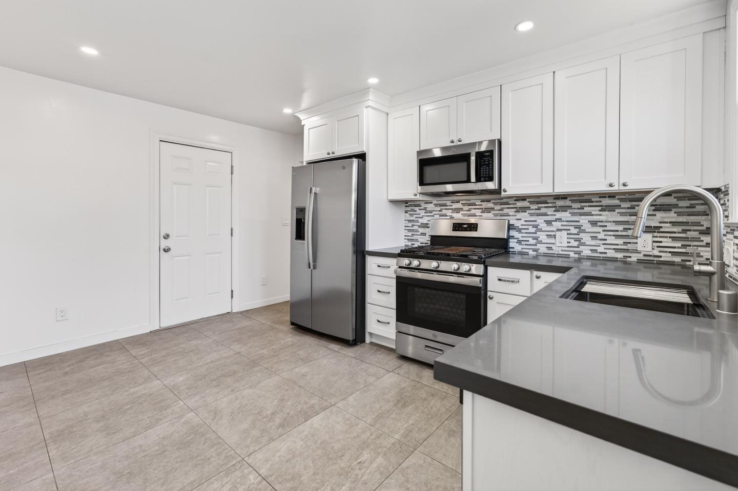 Detail Gallery Image 13 of 25 For 1028 S Idaho St, San Mateo,  CA 94402 - – Beds | – Baths