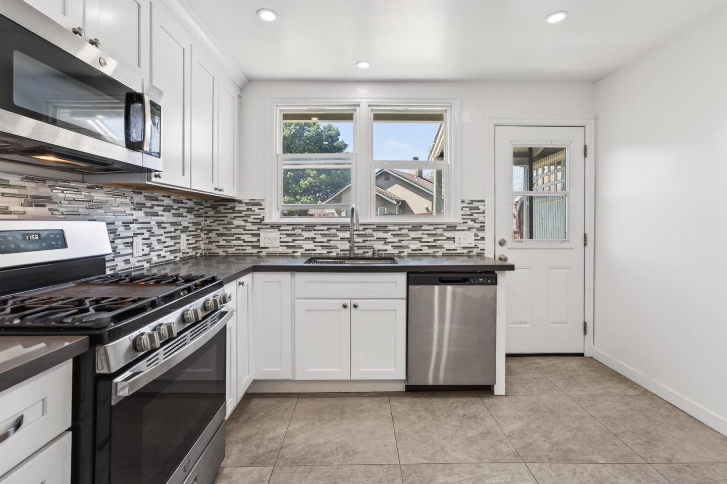 Detail Gallery Image 14 of 25 For 1028 S Idaho St, San Mateo,  CA 94402 - – Beds | – Baths