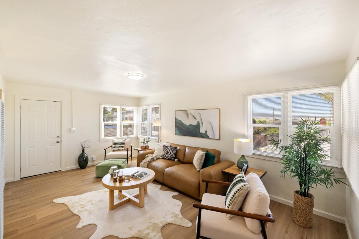 Detail Gallery Image 3 of 11 For 1666 Hilton St, Seaside,  CA 93955 - 1 Beds | 1 Baths