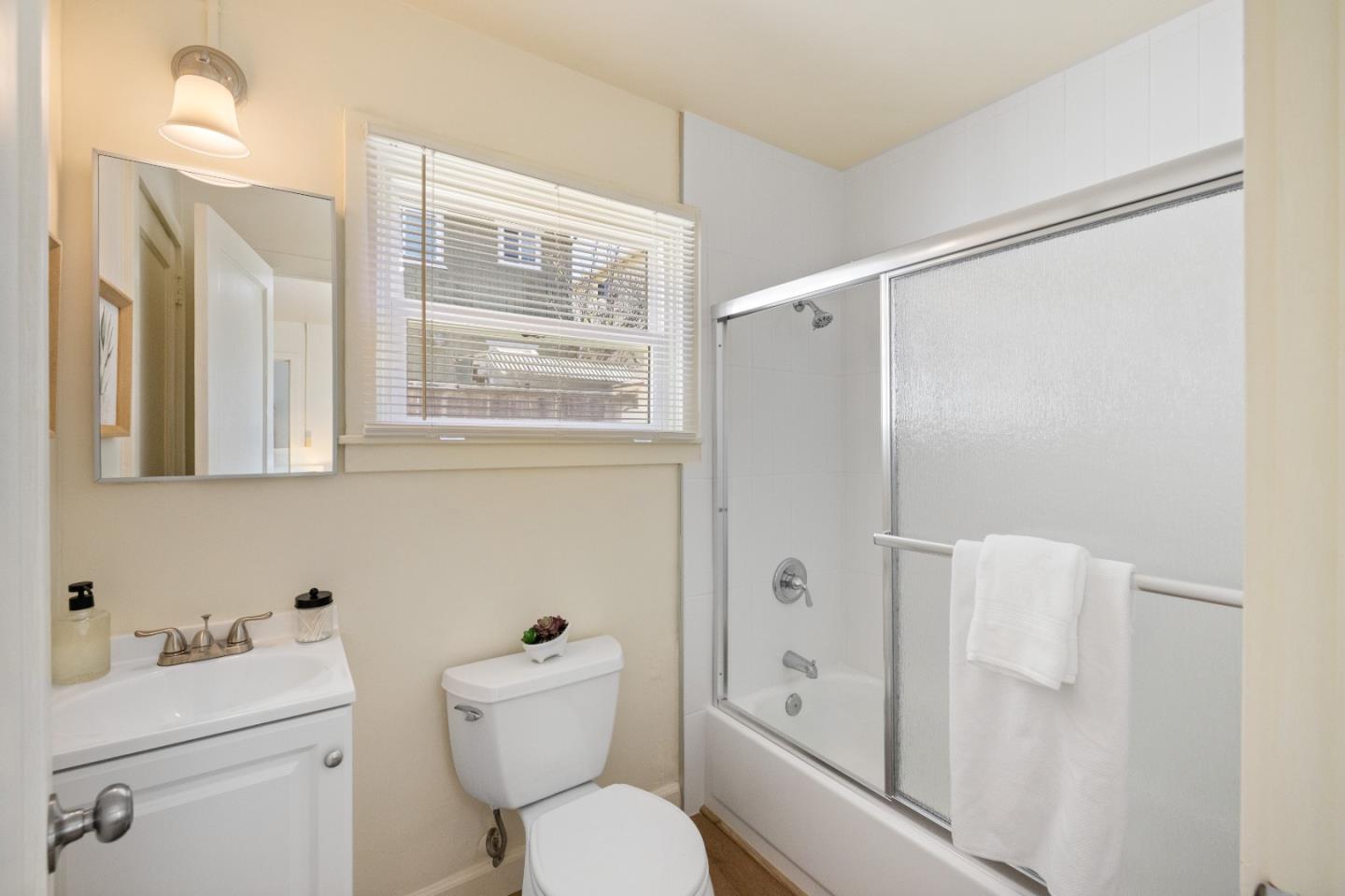 Detail Gallery Image 9 of 11 For 1666 Hilton St, Seaside,  CA 93955 - 1 Beds | 1 Baths