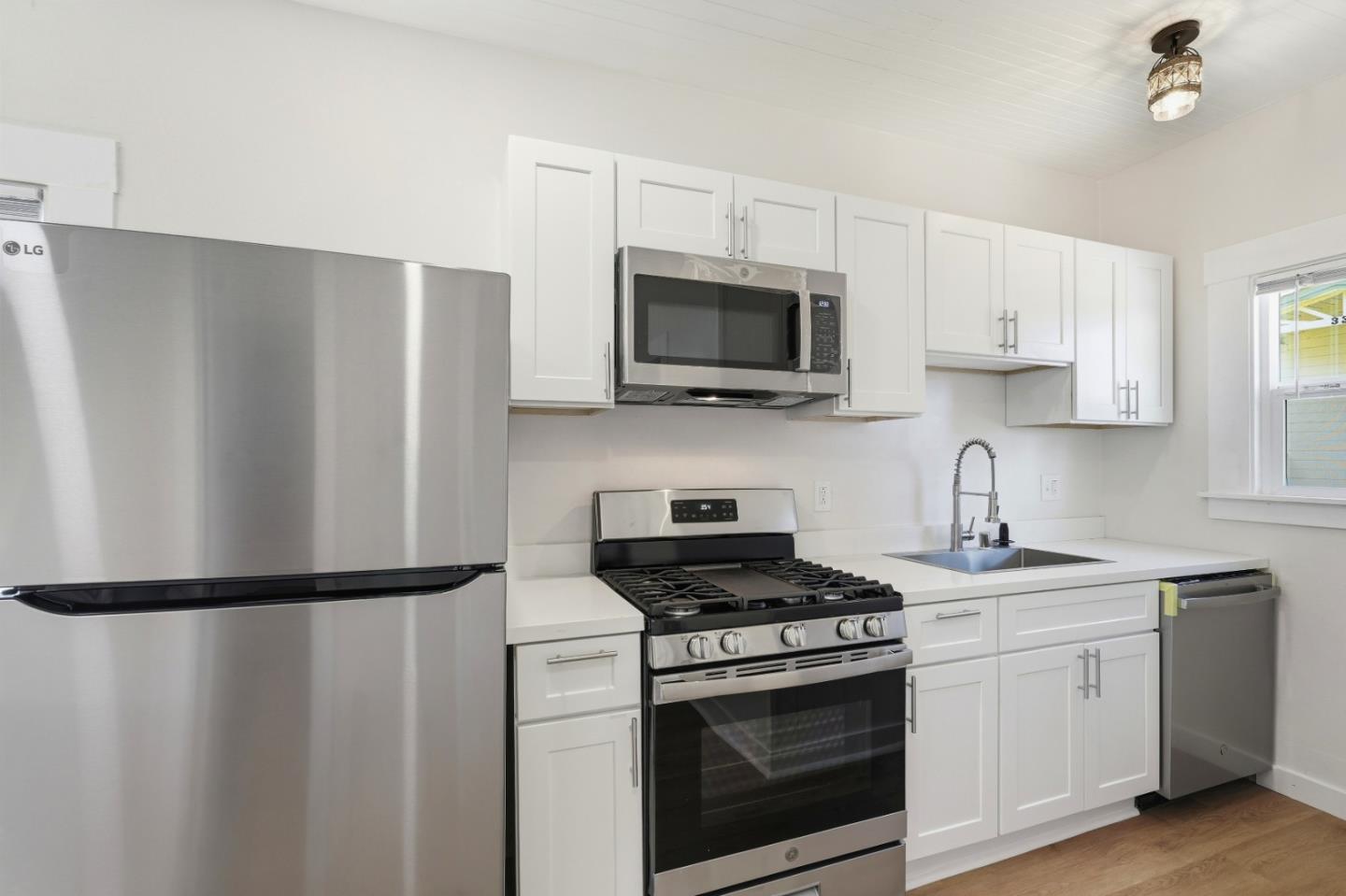 Detail Gallery Image 11 of 27 For 338 Garretson Ave, Rodeo,  CA 94572 - 3 Beds | 2 Baths