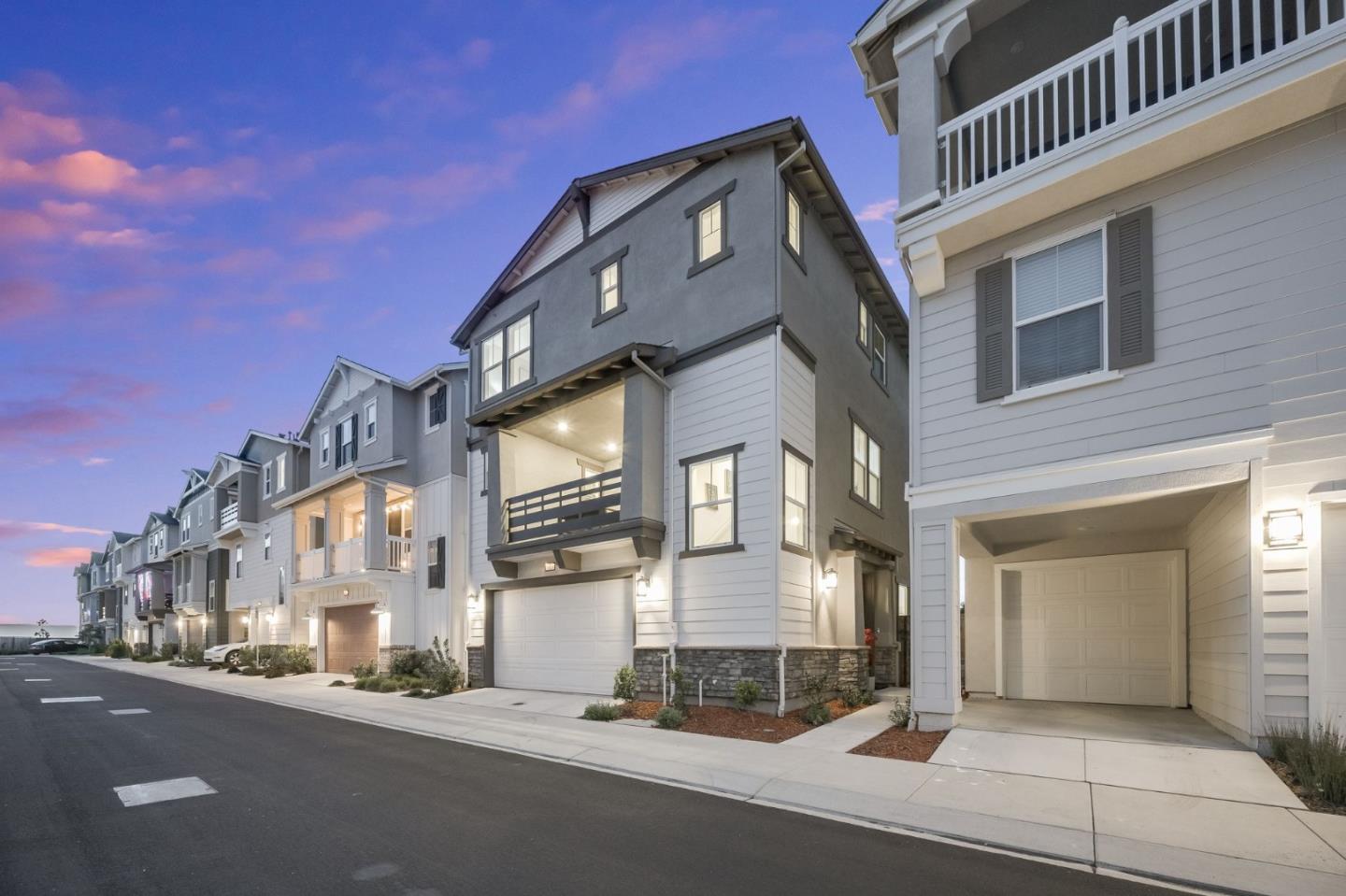 Detail Gallery Image 2 of 47 For 9415 Hidden Harbor Way, Newark,  CA 94560 - 4 Beds | 3/1 Baths