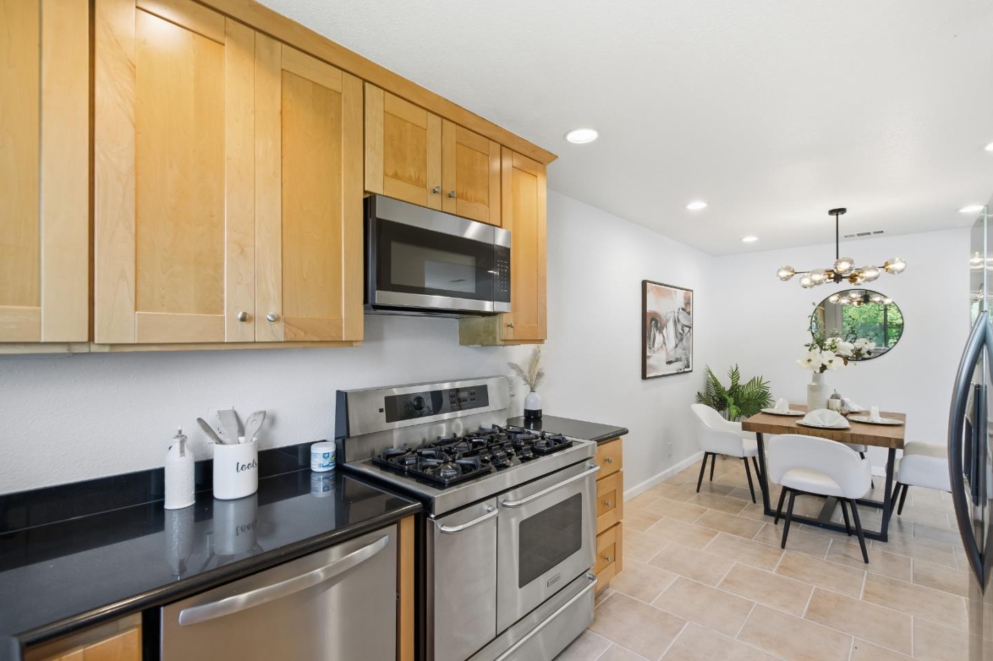 Detail Gallery Image 13 of 38 For 151 Verbena Dr, East Palo Alto,  CA 94303 - 3 Beds | 2 Baths