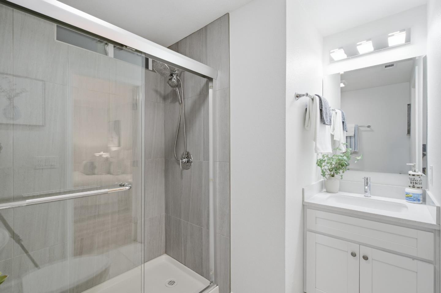 Detail Gallery Image 27 of 38 For 151 Verbena Dr, East Palo Alto,  CA 94303 - 3 Beds | 2 Baths