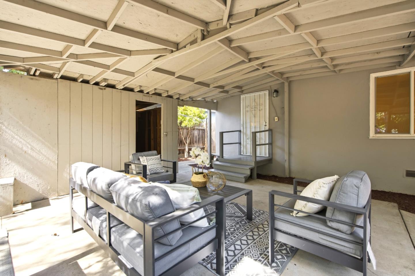 Detail Gallery Image 31 of 38 For 151 Verbena Dr, East Palo Alto,  CA 94303 - 3 Beds | 2 Baths