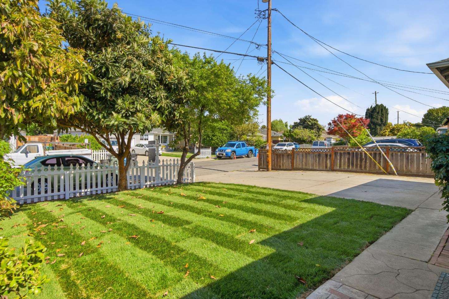 Detail Gallery Image 4 of 38 For 151 Verbena Dr, East Palo Alto,  CA 94303 - 3 Beds | 2 Baths