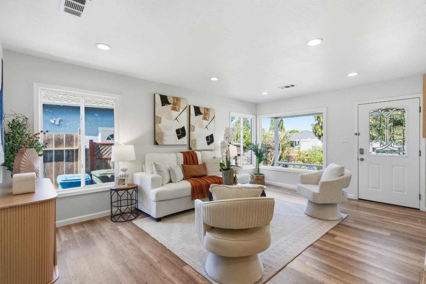 Detail Gallery Image 8 of 38 For 151 Verbena Dr, East Palo Alto,  CA 94303 - 3 Beds | 2 Baths