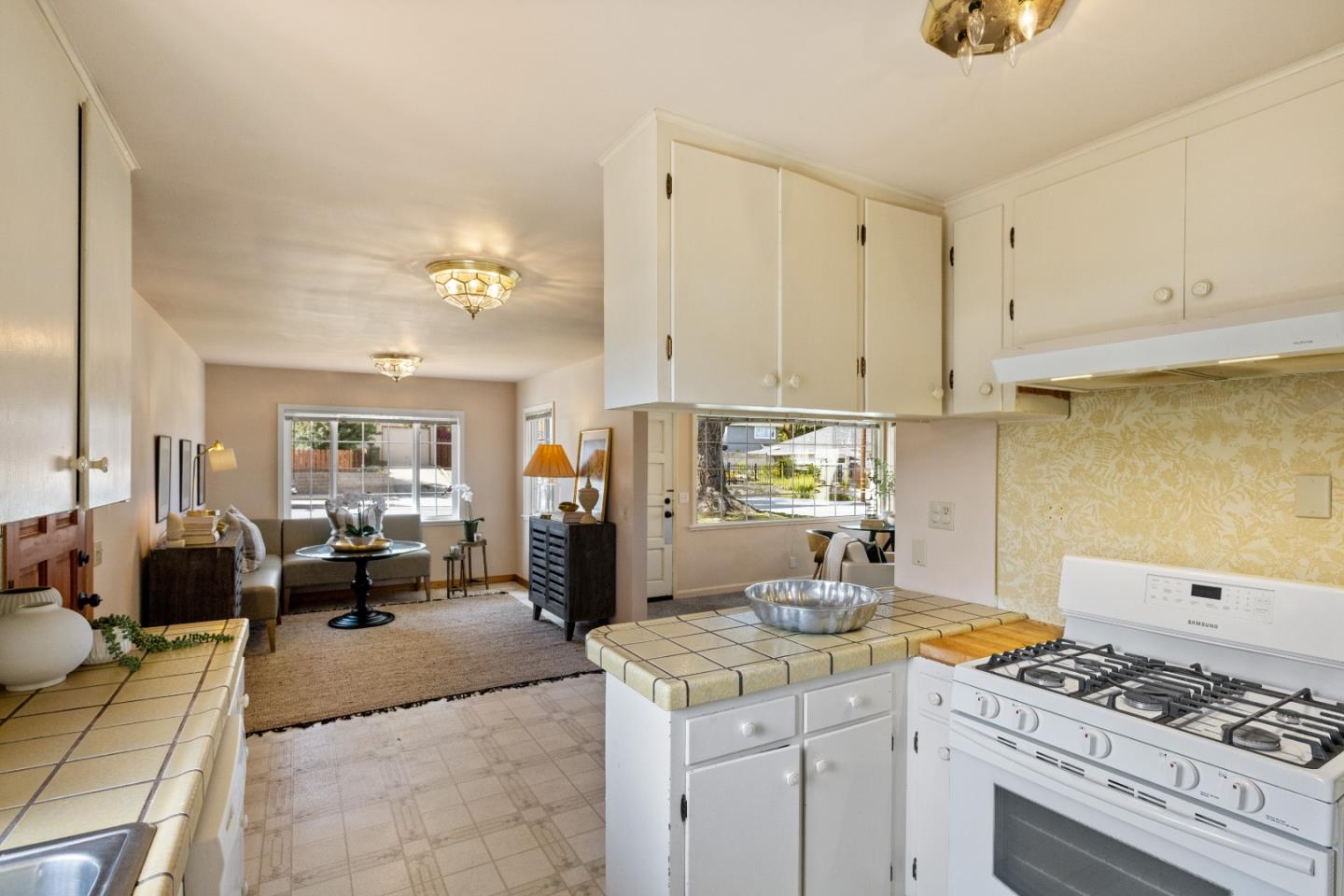 Detail Gallery Image 10 of 32 For 662 Oak St, Monterey,  CA 93940 - 3 Beds | 1 Baths