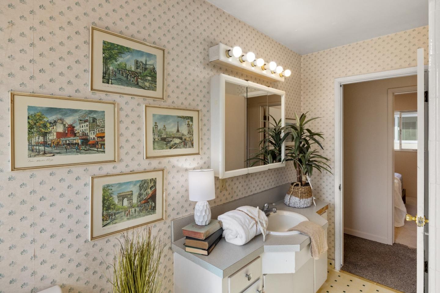 Detail Gallery Image 14 of 32 For 662 Oak St, Monterey,  CA 93940 - 3 Beds | 1 Baths