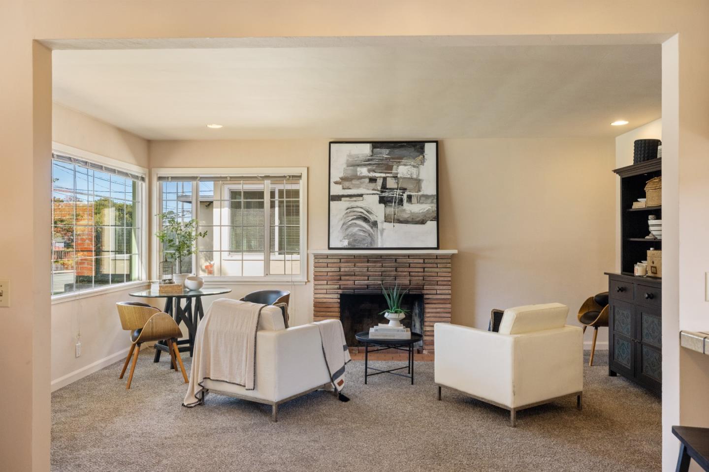 Detail Gallery Image 4 of 32 For 662 Oak St, Monterey,  CA 93940 - 3 Beds | 1 Baths