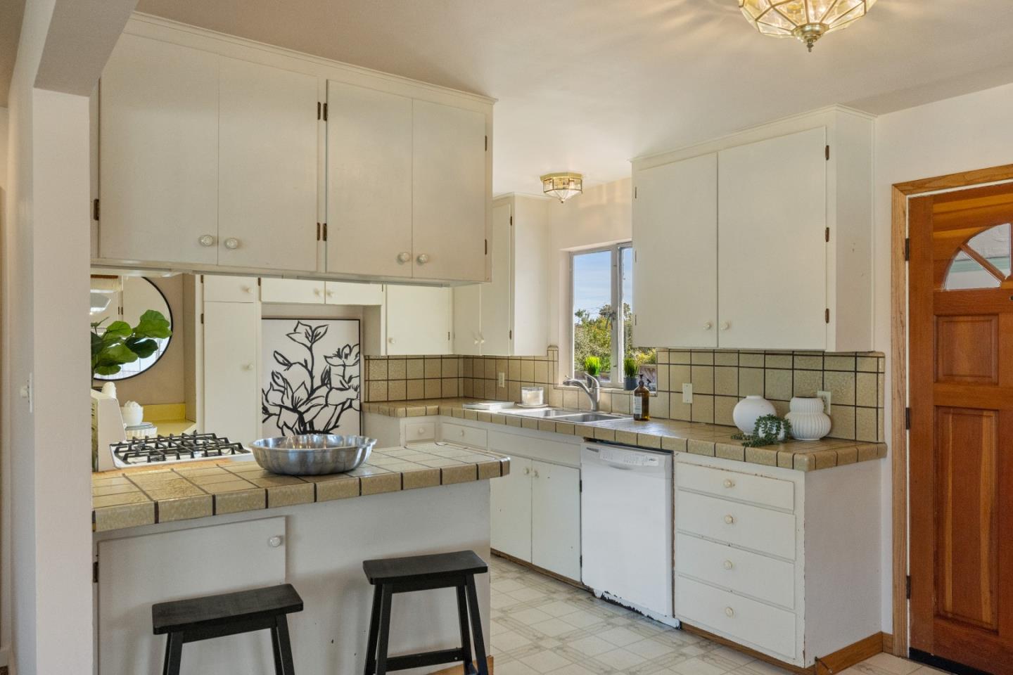 Detail Gallery Image 9 of 32 For 662 Oak St, Monterey,  CA 93940 - 3 Beds | 1 Baths