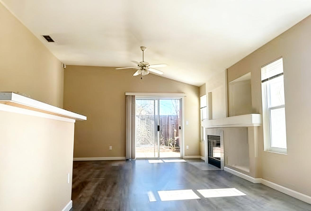 Detail Gallery Image 2 of 11 For 8703 Aviary Woods Way, Elk Grove,  CA 95624 - 3 Beds | 2 Baths