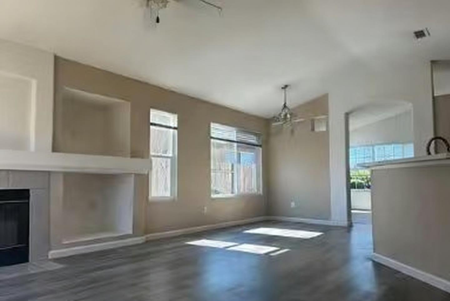 Detail Gallery Image 3 of 11 For 8703 Aviary Woods Way, Elk Grove,  CA 95624 - 3 Beds | 2 Baths