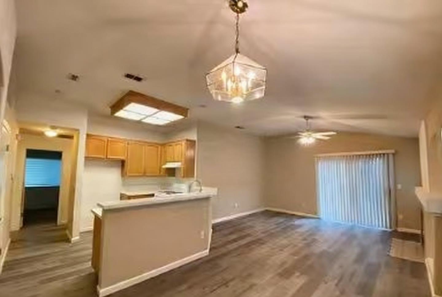 Detail Gallery Image 4 of 11 For 8703 Aviary Woods Way, Elk Grove,  CA 95624 - 3 Beds | 2 Baths