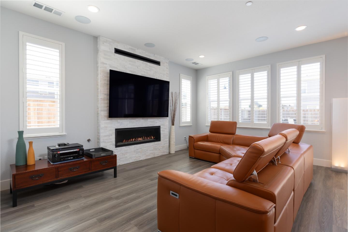 Detail Gallery Image 4 of 30 For 2751 Tidepool Ln, Marina,  CA 93933 - 4 Beds | 3 Baths