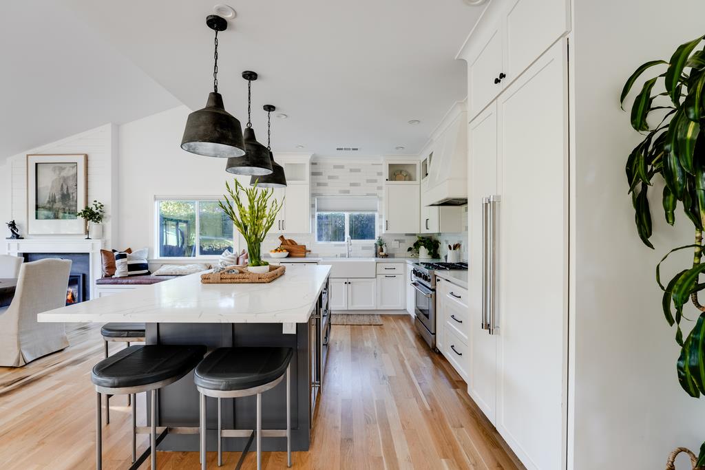 Detail Gallery Image 10 of 55 For 1100 Graham Hill Rd, Santa Cruz,  CA 95060 - 3 Beds | 2/1 Baths