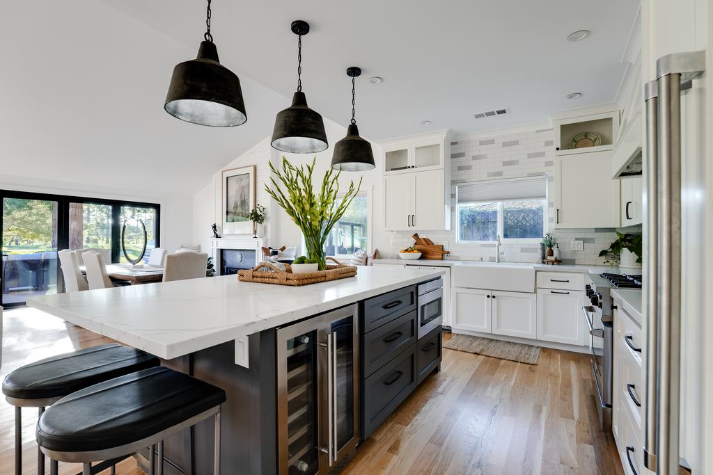 Detail Gallery Image 14 of 55 For 1100 Graham Hill Rd, Santa Cruz,  CA 95060 - 3 Beds | 2/1 Baths