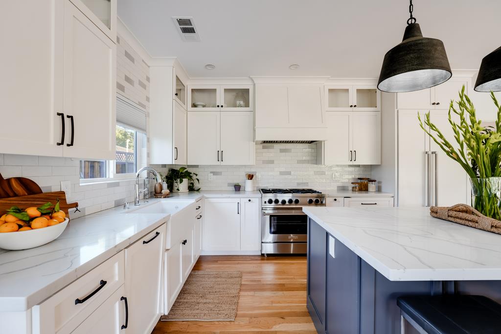 Detail Gallery Image 8 of 55 For 1100 Graham Hill Rd, Santa Cruz,  CA 95060 - 3 Beds | 2/1 Baths