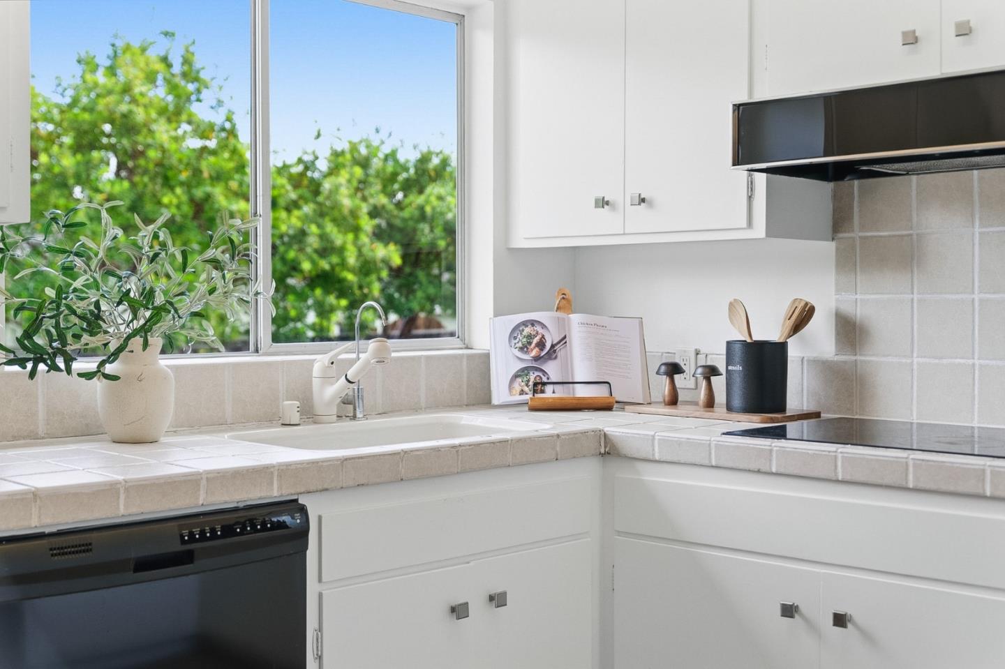 Detail Gallery Image 19 of 65 For 3909 Middlefield Rd #F,  Palo Alto,  CA 94303 - 2 Beds | 2 Baths