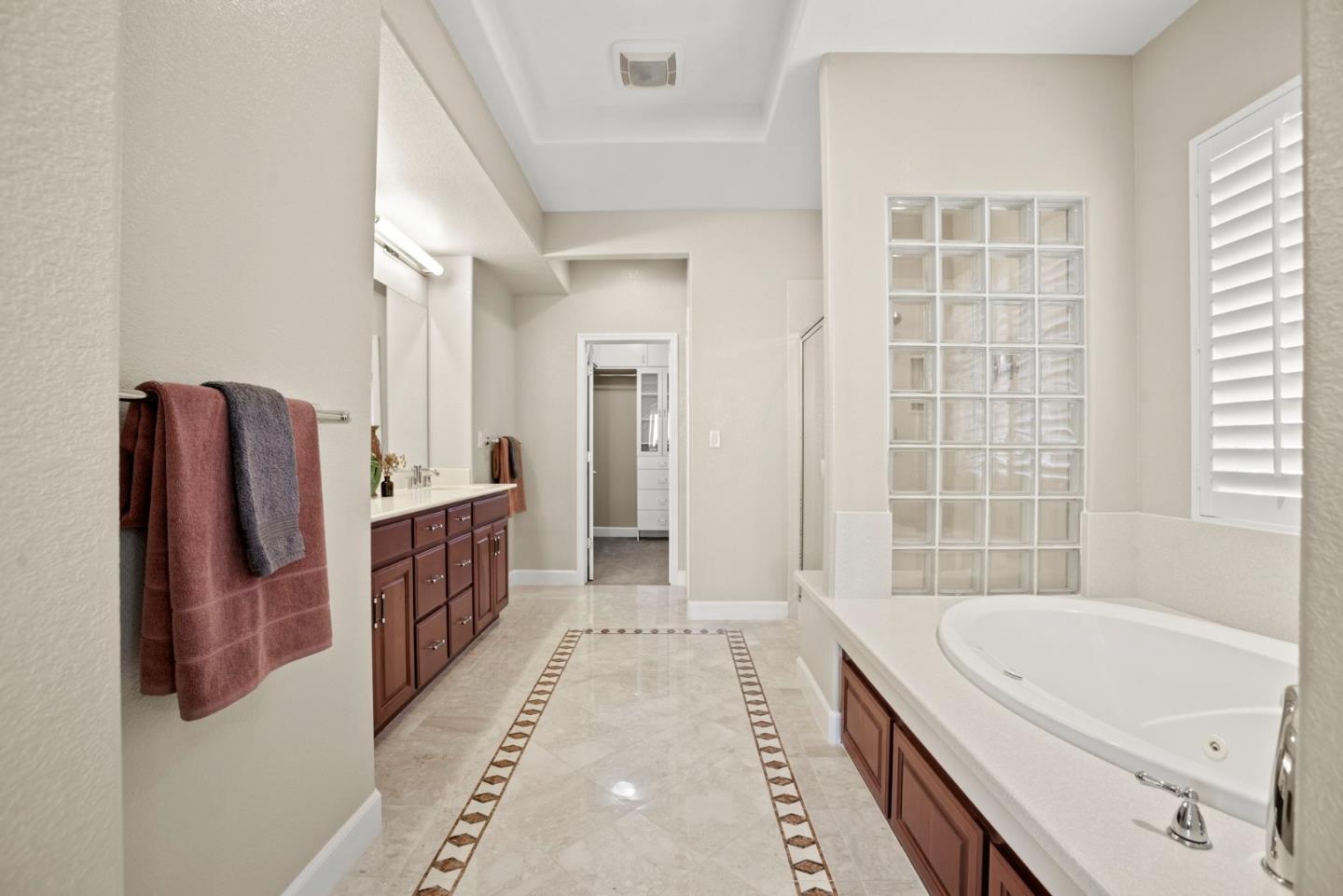 Detail Gallery Image 15 of 36 For 15 Monte Vista Way, South San Francisco,  CA 94080 - 5 Beds | 4/1 Baths