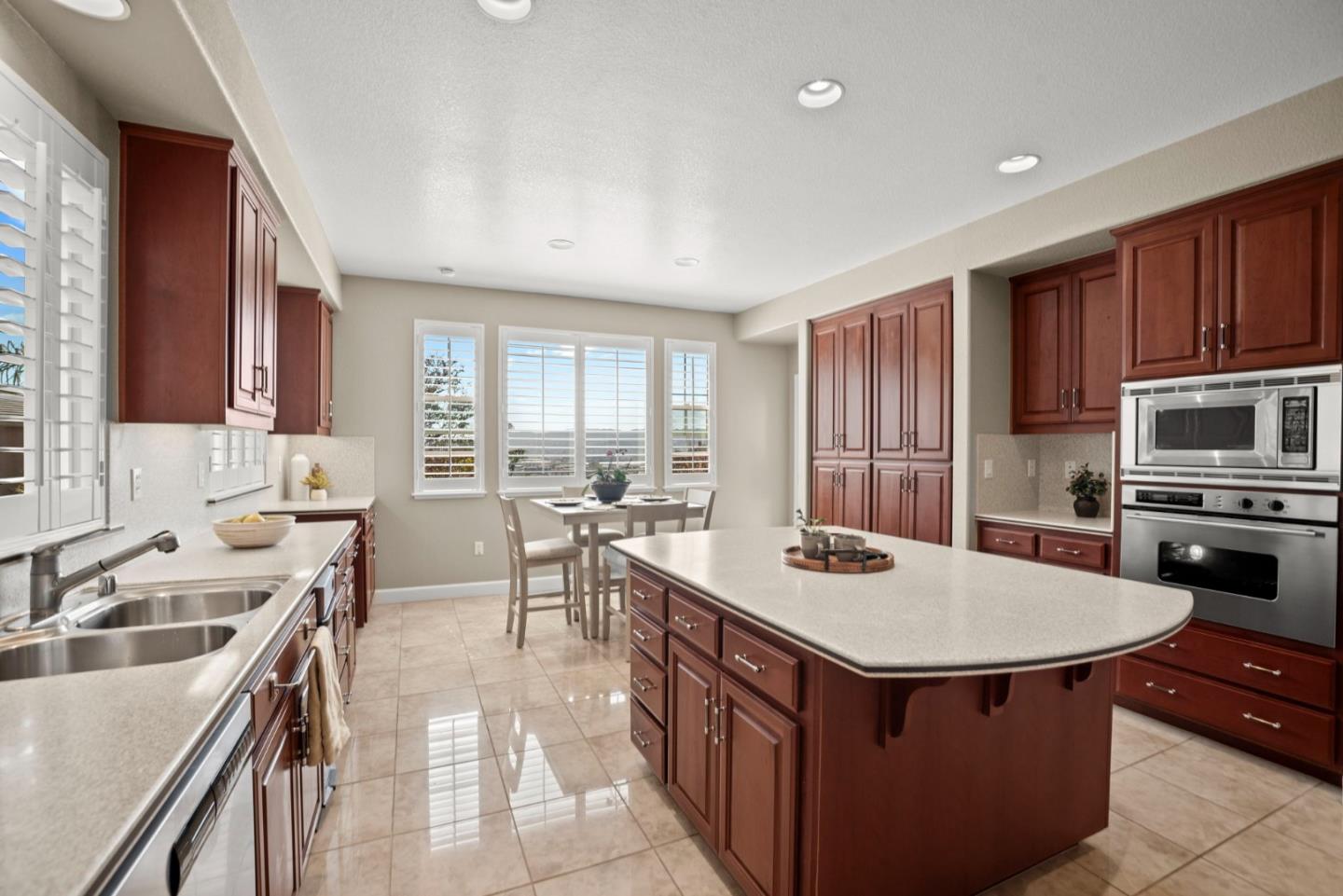 Detail Gallery Image 6 of 36 For 15 Monte Vista Way, South San Francisco,  CA 94080 - 5 Beds | 4/1 Baths